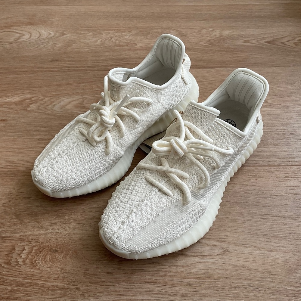 NIB Yeezy 350 V2 Bone, Size US 7